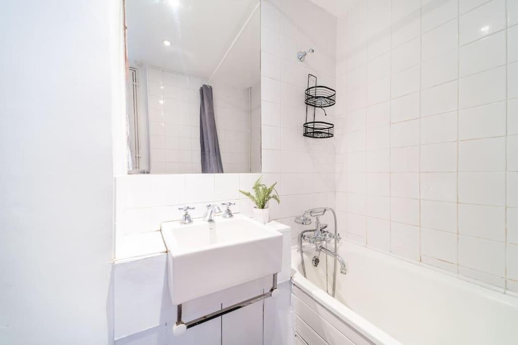 Beautiful One Bedroom Flat In Tavistock Place Лондон Екстериор снимка