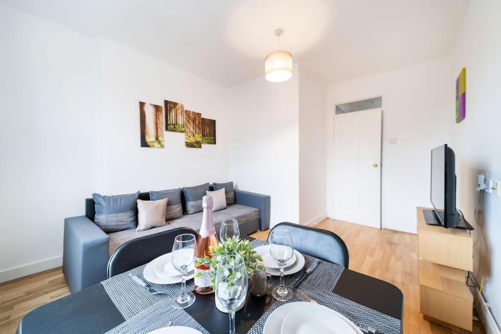 Beautiful One Bedroom Flat In Tavistock Place Лондон Екстериор снимка